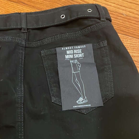 Almost Famous - Picture 5 of 6